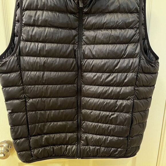 Uniqlo Light Weight Down Puffer Vest Black Water Repellent Men's Size XL - Picture 6 of 10